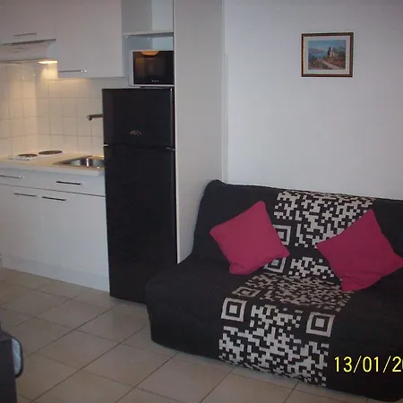 Fushia Apartman *