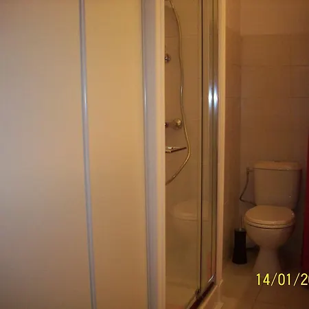 Fushia Apartman *